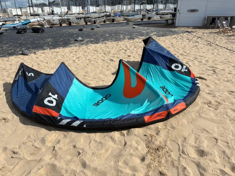 Slingshot Code V2 10m tweedehands kite te koop bij Surf and Fly