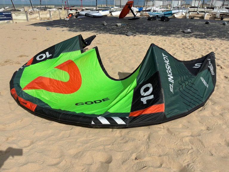 Slingshot Code V2 10m tweedehands kite te koop bij Surf and Fly